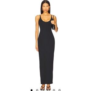 Smooth Layers Skimpy Scoop Neck Dress in Obsidian
SKIMS